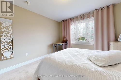 19 Richmond Park Drive, Georgina, ON - Indoor Photo Showing Bedroom