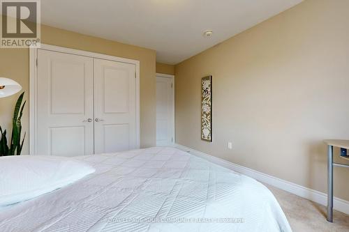 19 Richmond Park Drive, Georgina, ON - Indoor Photo Showing Bedroom