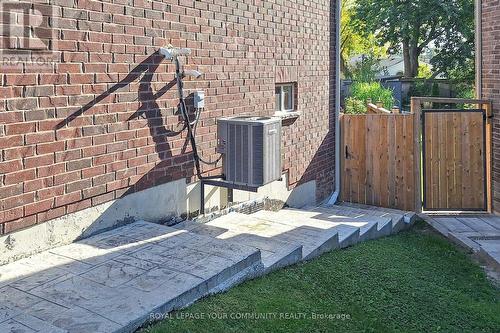 19 Richmond Park Drive, Georgina, ON - Outdoor