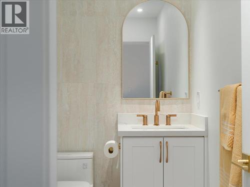 2090 26Th Street, West Vancouver, BC - Indoor Photo Showing Bathroom