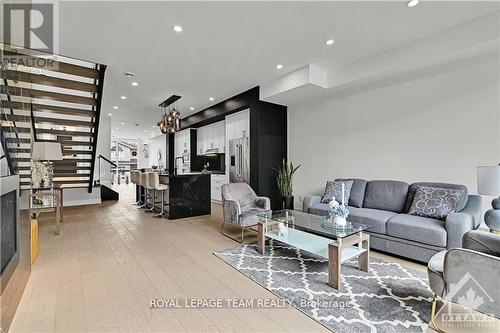 828 Alpine Avenue, Ottawa, ON - Indoor Photo Showing Living Room
