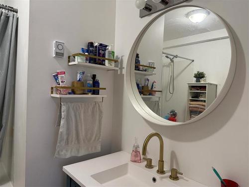 405 Gadwell Place, Duck Mountain Provincial Park, MB - Indoor Photo Showing Bathroom
