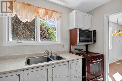 1900 Southampton Court, Ottawa, ON - Indoor Photo Showing Kitchen With Double Sink