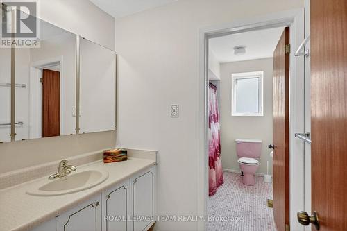 1900 Southampton Court, Ottawa, ON - Indoor Photo Showing Bathroom