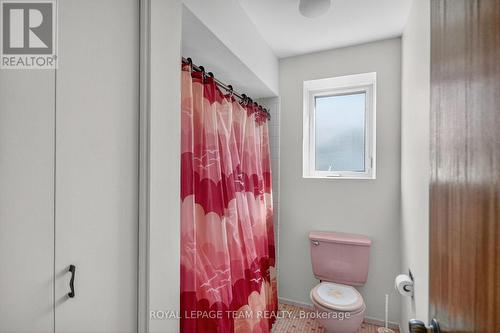 1900 Southampton Court, Ottawa, ON - Indoor Photo Showing Bathroom