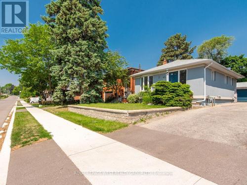 42 Tilden Crescent N, Toronto, ON - Outdoor