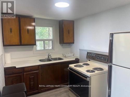 Unit A - 274 Coastline Drive, Wasaga Beach, ON - Indoor Photo Showing Kitchen With Double Sink