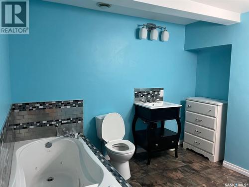 522 1St Street E, Lafleche, SK - Indoor