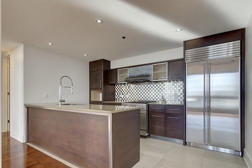 Kitchen - 704-801 Rue De La Commune E., Montréal (Ville-Marie), QC - Indoor Photo Showing Kitchen With Upgraded Kitchen