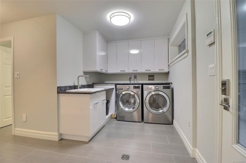 3977 Lexington Ave, Saanich, BC 