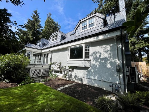 3977 Lexington Ave, Saanich, BC 