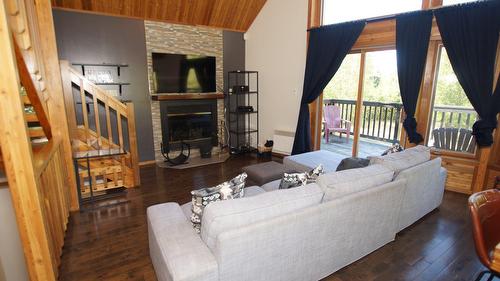Salon - 210 Rue Préville, Saint-Alphonse-Rodriguez, QC - Indoor Photo Showing Living Room With Fireplace