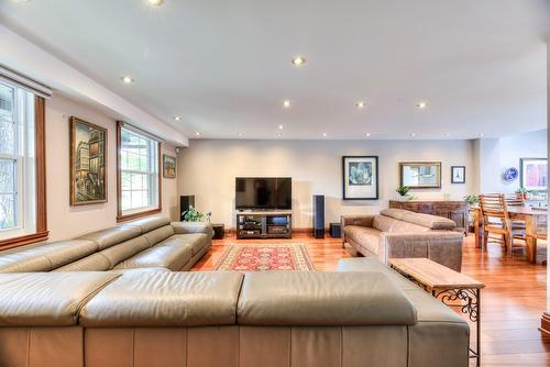 Living room - 107 Av. De Charente, Saint-Lambert, QC - Indoor Photo Showing Living Room