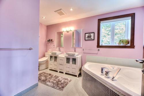 Ensuite bathroom - 107 Av. De Charente, Saint-Lambert, QC - Indoor Photo Showing Bathroom
