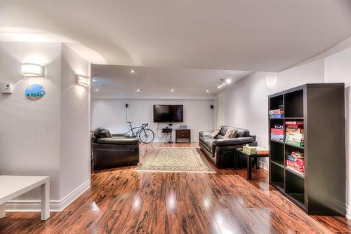 Basement - 107 Av. De Charente, Saint-Lambert, QC - Indoor