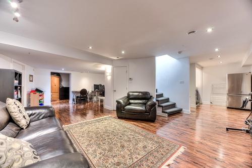 Basement - 107 Av. De Charente, Saint-Lambert, QC - Indoor Photo Showing Living Room