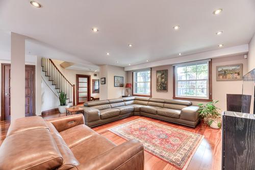 Living room - 107 Av. De Charente, Saint-Lambert, QC - Indoor Photo Showing Living Room