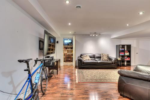 Basement - 107 Av. De Charente, Saint-Lambert, QC - Indoor