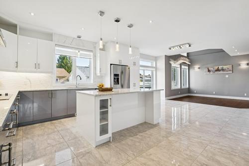 Cuisine - 5960 Rue Alexandre, Brossard, QC - Indoor Photo Showing Kitchen With Upgraded Kitchen