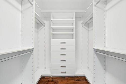 Penderie (Walk-in) - 5960 Rue Alexandre, Brossard, QC - Indoor With Storage