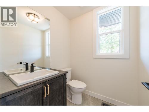 3228 Bank Road, Kamloops, BC - Indoor Photo Showing Bathroom