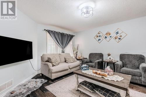 893 Bitterbush Crescent, London North, ON - Indoor Photo Showing Living Room