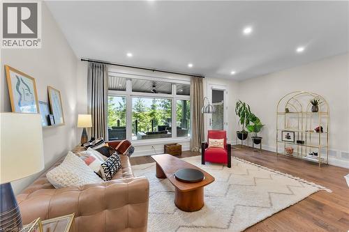 7 Taliesin Trail, Welland, ON - Indoor Photo Showing Living Room