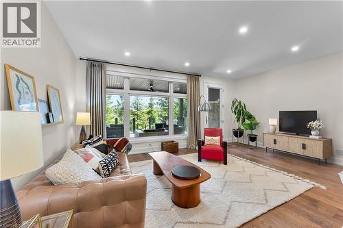 7 Taliesin Trail, Welland, ON - Indoor Photo Showing Living Room