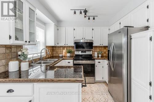 10 Barwick Drive, Barrie (West Bayfield), ON - Indoor Photo Showing Kitchen With Double Sink
