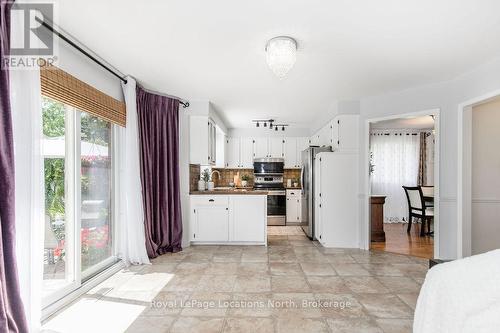 10 Barwick Drive, Barrie (West Bayfield), ON - Indoor Photo Showing Kitchen