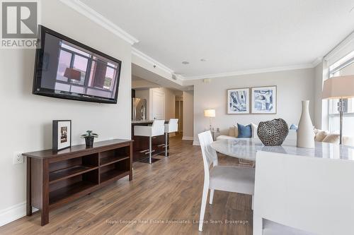 1108 - 3 Marine Parade Drive, Toronto, ON - Indoor Photo Showing Living Room