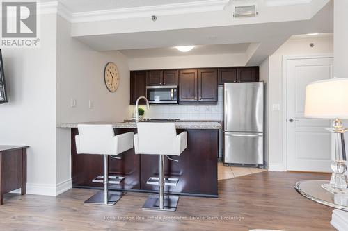 1108 - 3 Marine Parade Drive, Toronto, ON - Indoor Photo Showing Kitchen