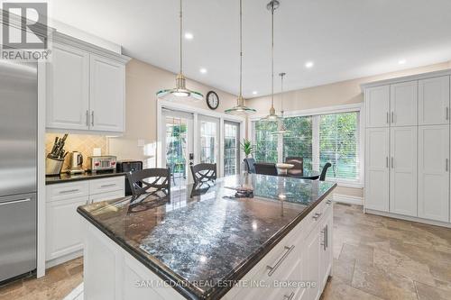724 Atoka Drive, Mississauga, ON - Indoor Photo Showing Kitchen With Upgraded Kitchen