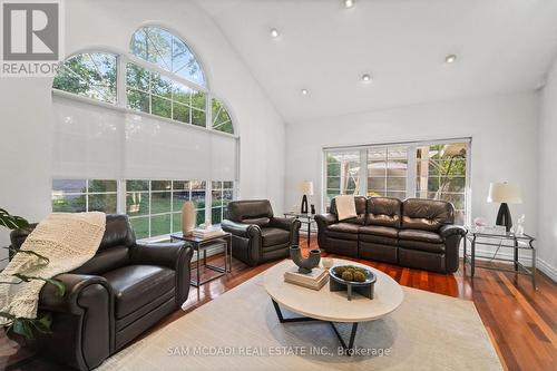 724 Atoka Drive, Mississauga, ON - Indoor Photo Showing Living Room