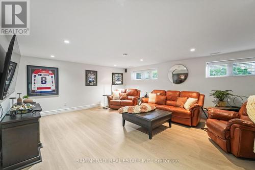 724 Atoka Drive, Mississauga, ON - Indoor Photo Showing Living Room