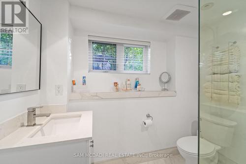 724 Atoka Drive, Mississauga, ON - Indoor Photo Showing Bathroom