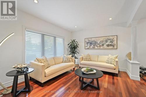724 Atoka Drive, Mississauga, ON - Indoor Photo Showing Living Room
