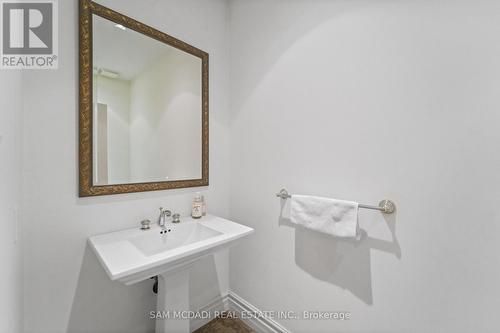 724 Atoka Drive, Mississauga, ON - Indoor Photo Showing Bathroom