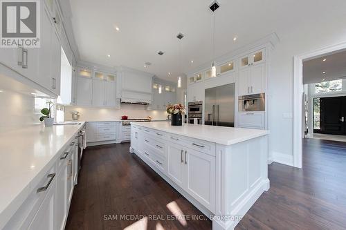 2006 Portway Avenue, Mississauga, ON - Indoor Photo Showing Kitchen With Upgraded Kitchen