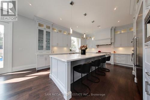 2006 Portway Avenue, Mississauga, ON - Indoor Photo Showing Kitchen With Upgraded Kitchen