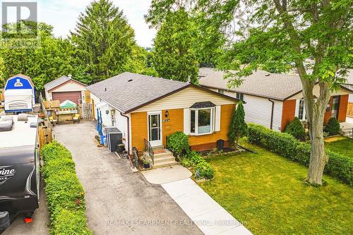 44 BILLINGTON CRESCENT  Hamilton, ON L8T 4R1