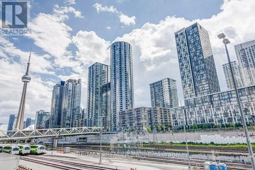 414 - 560 Front Street W, Toronto, ON - Outdoor With Facade