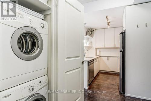 414 - 560 Front Street W, Toronto, ON - Indoor Photo Showing Laundry Room