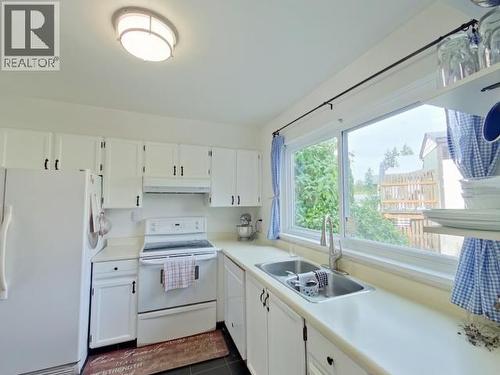 14-4651 Harvie Ave, Powell River, BC - Indoor Photo Showing Kitchen With Double Sink
