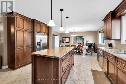 757 4Th Line, Haldimand, ON - Indoor Photo Showing Kitchen With Double Sink