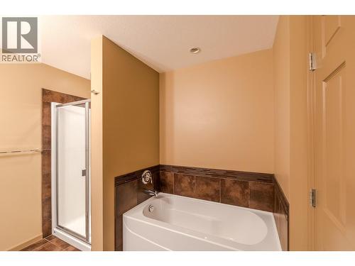 3589 Skaha Lake Road Unit# 204, Penticton, BC - Indoor Photo Showing Bathroom