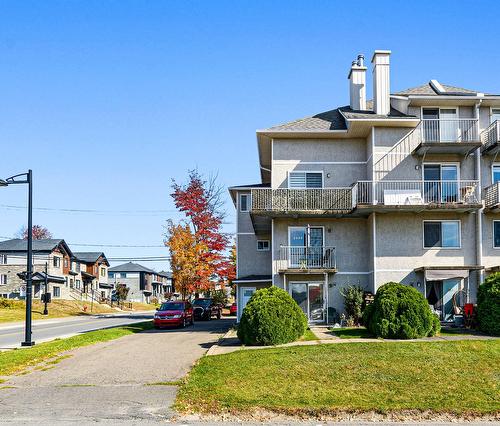 2065 Rue Schulz  Saint-Jérôme, QC J7Y 4L9