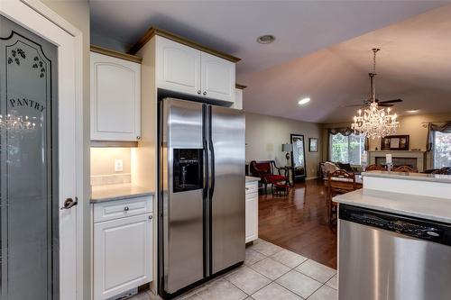 114-1188 Houghton Road, Kelowna, BC - Indoor Photo Showing Kitchen