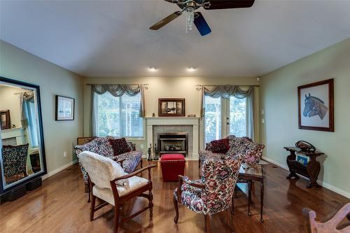 114-1188 Houghton Road, Kelowna, BC - Indoor Photo Showing Living Room With Fireplace