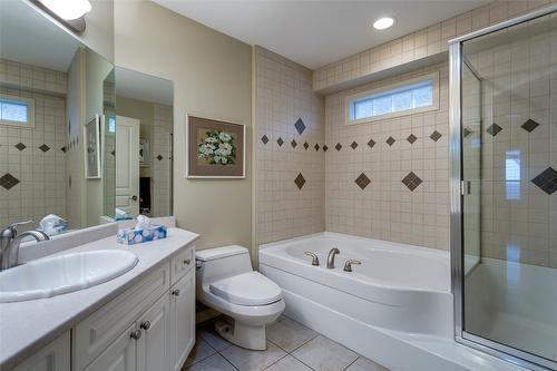 114-1188 Houghton Road, Kelowna, BC - Indoor Photo Showing Bathroom
